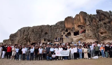 Afyonkarahisar’da Üniversite Öğrencilerine ‘Gelin Tanış Olalım’ Projesi Kapsamında Gezi Düzenlendi