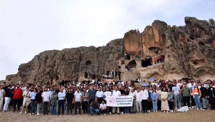 Afyonkarahisar’da Üniversite Öğrencilerine ‘Gelin Tanış Olalım’ Projesi Kapsamında Gezi Düzenlendi